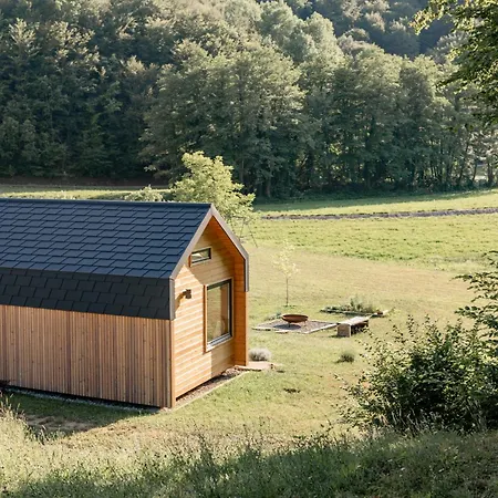 別荘 Posestvo Brida